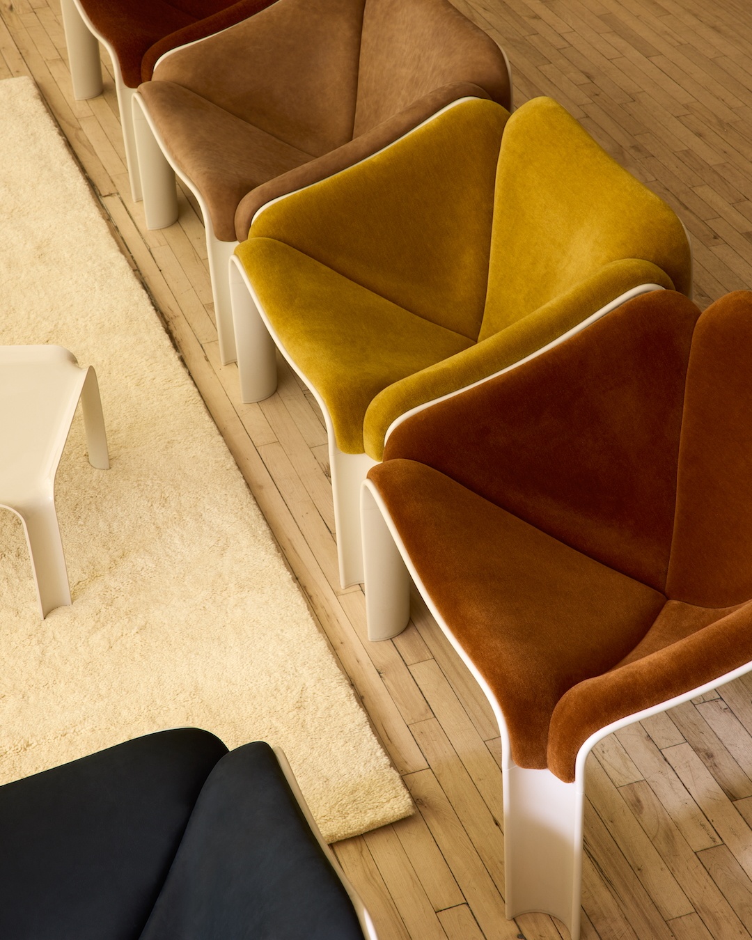 F300 Lounge Chair, Alabaster White Base