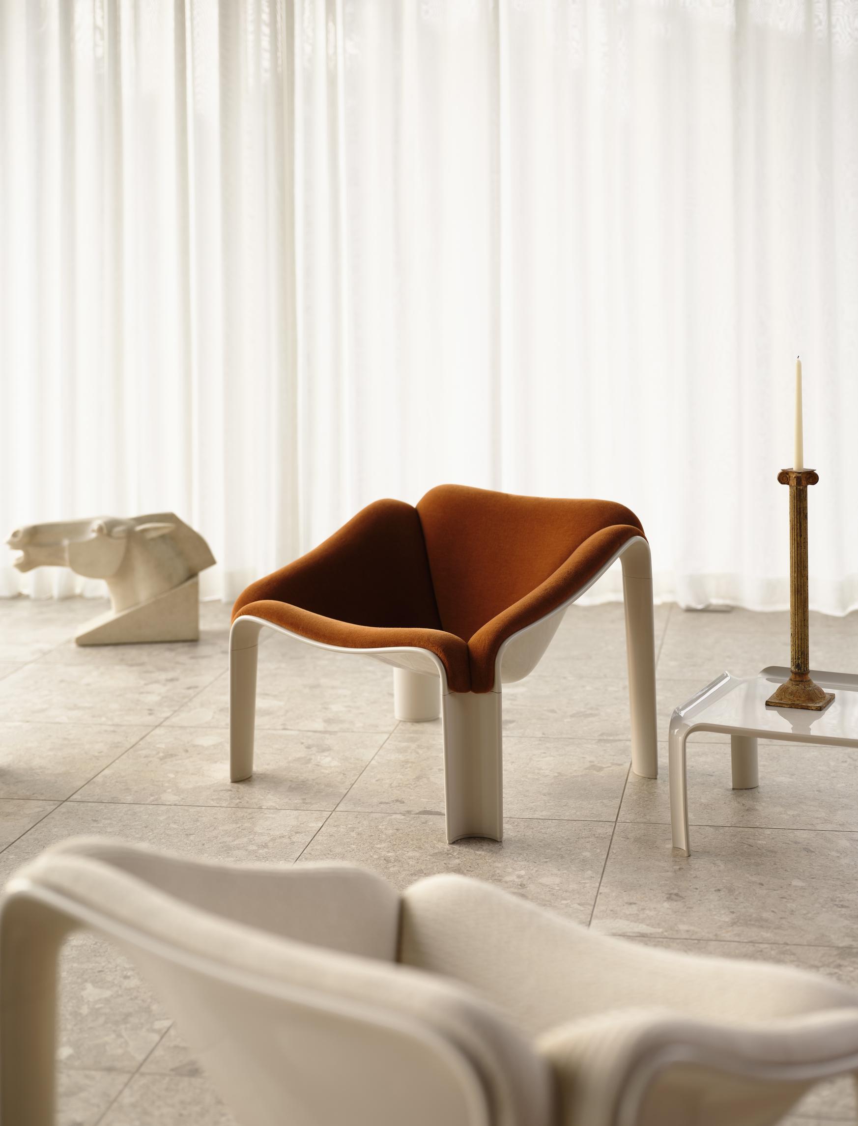 F300 Lounge Chair, Alabaster White Base