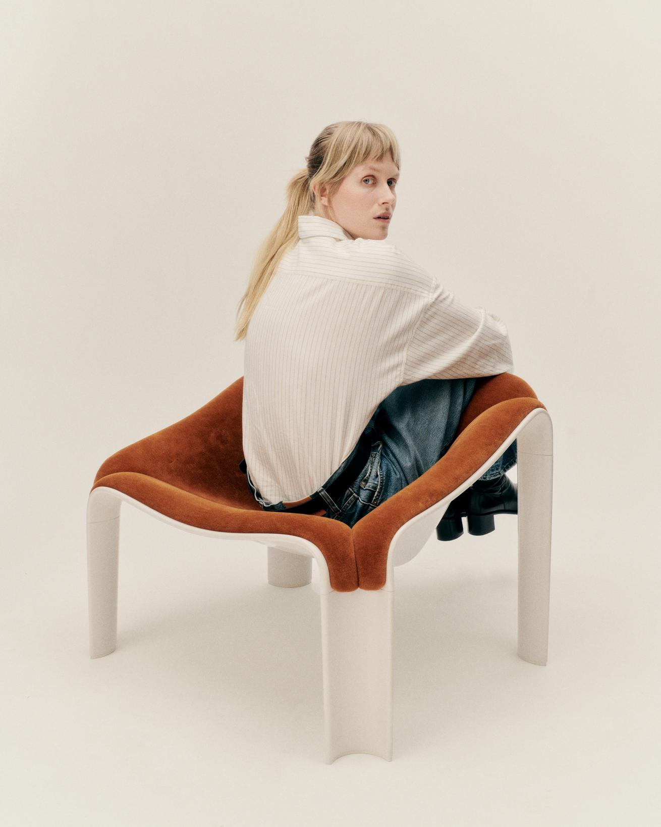 F300 Lounge Chair, Alabaster White Base