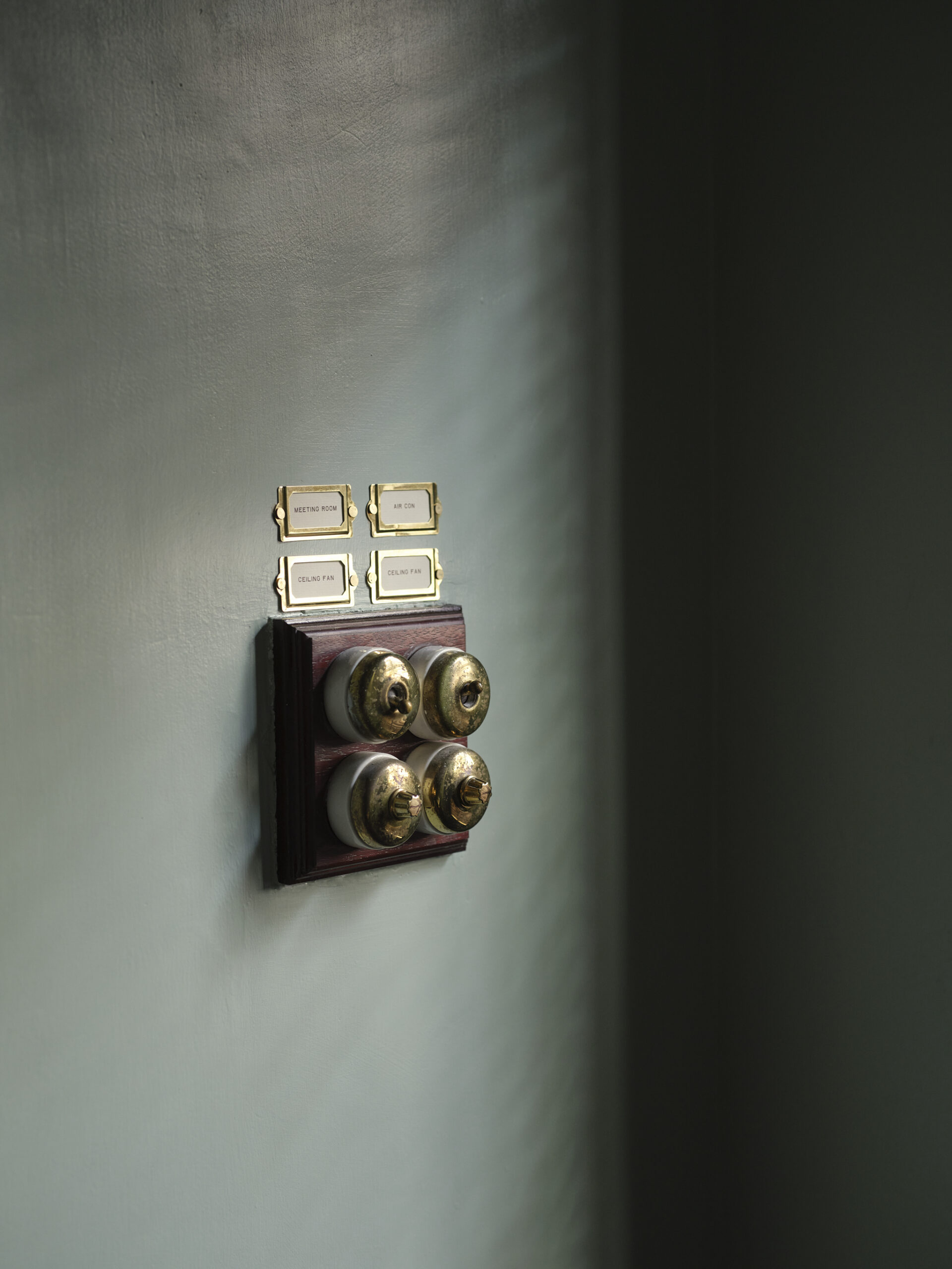 Original Pigments Paint, Form Finish Semi Gloss (Gloss 40), Sempione