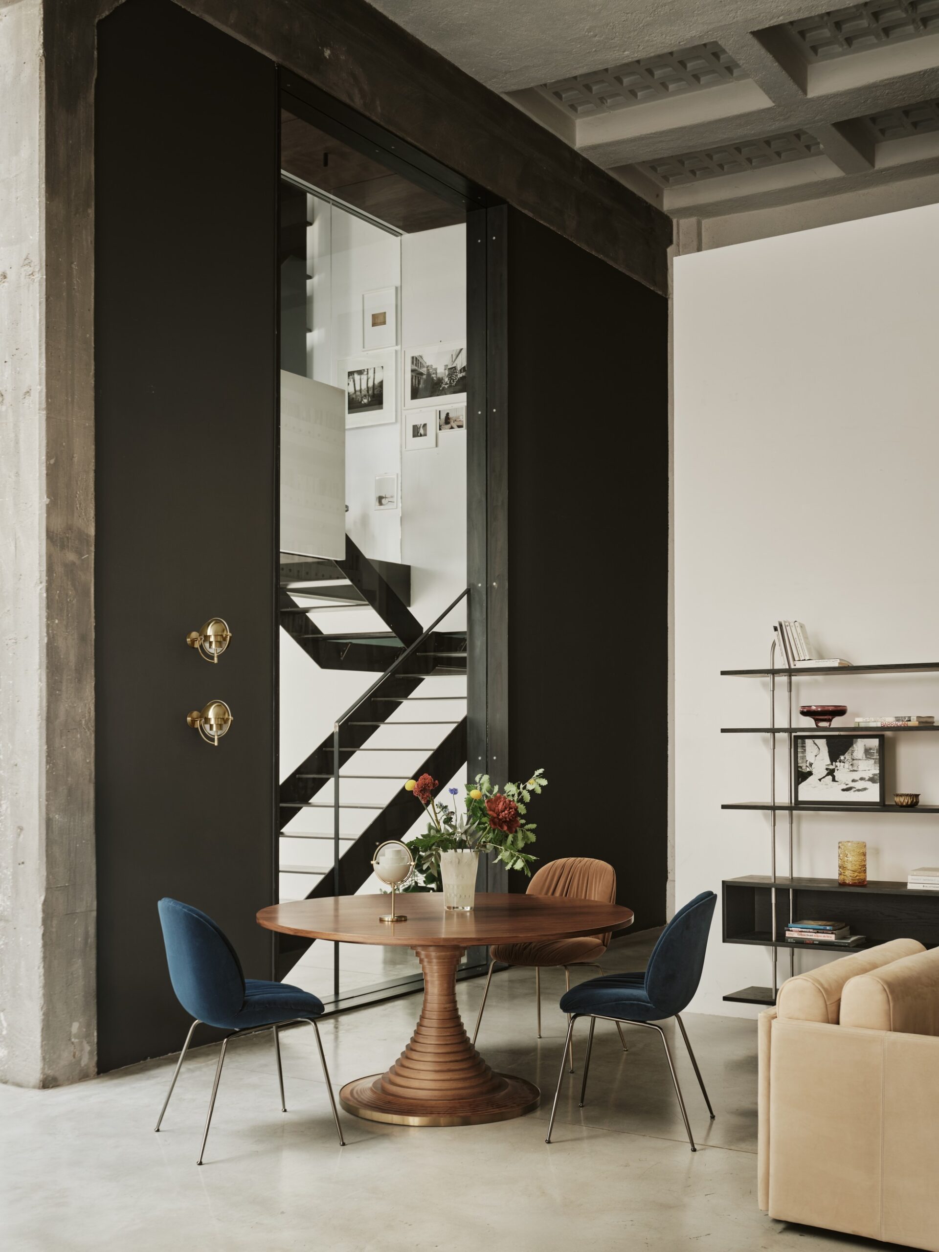 Tavolo a Dischi Dining Table – Round, Ø150, Veneer, American Walnut High Gloss Lacquered