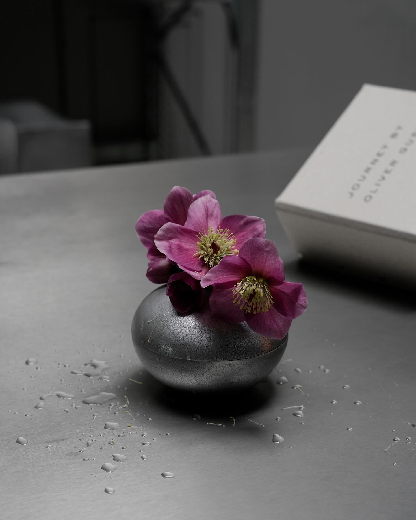 Round Aluminum Vase ( Small / Large )