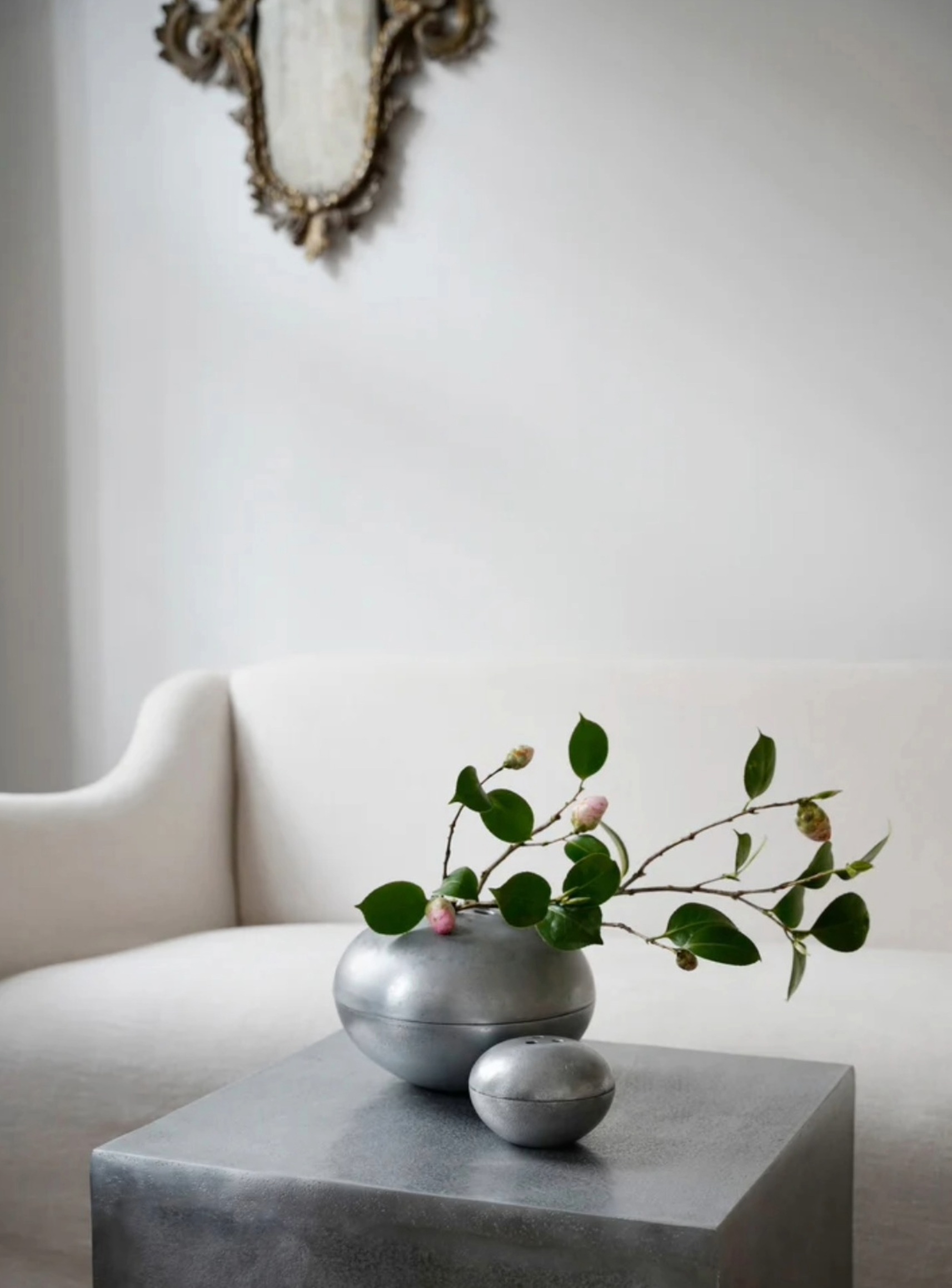 Round Aluminum Vase ( Small / Large )