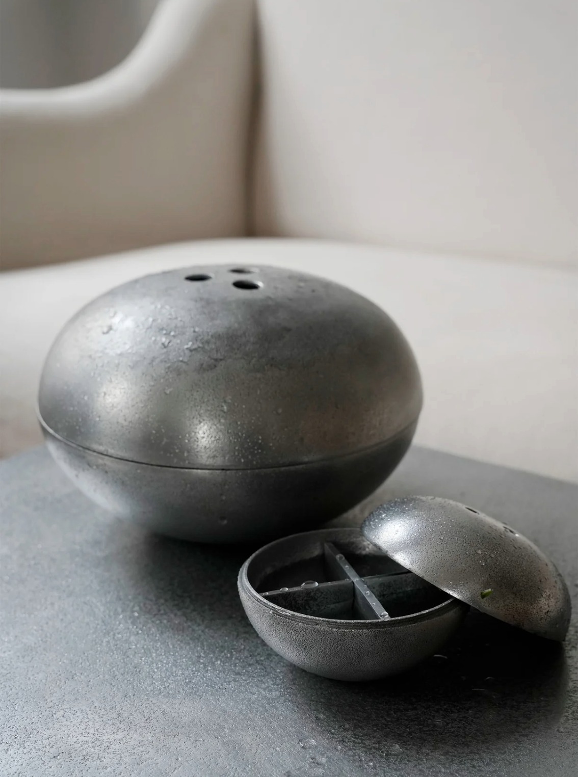 Round Aluminum Vase ( Small / Large )