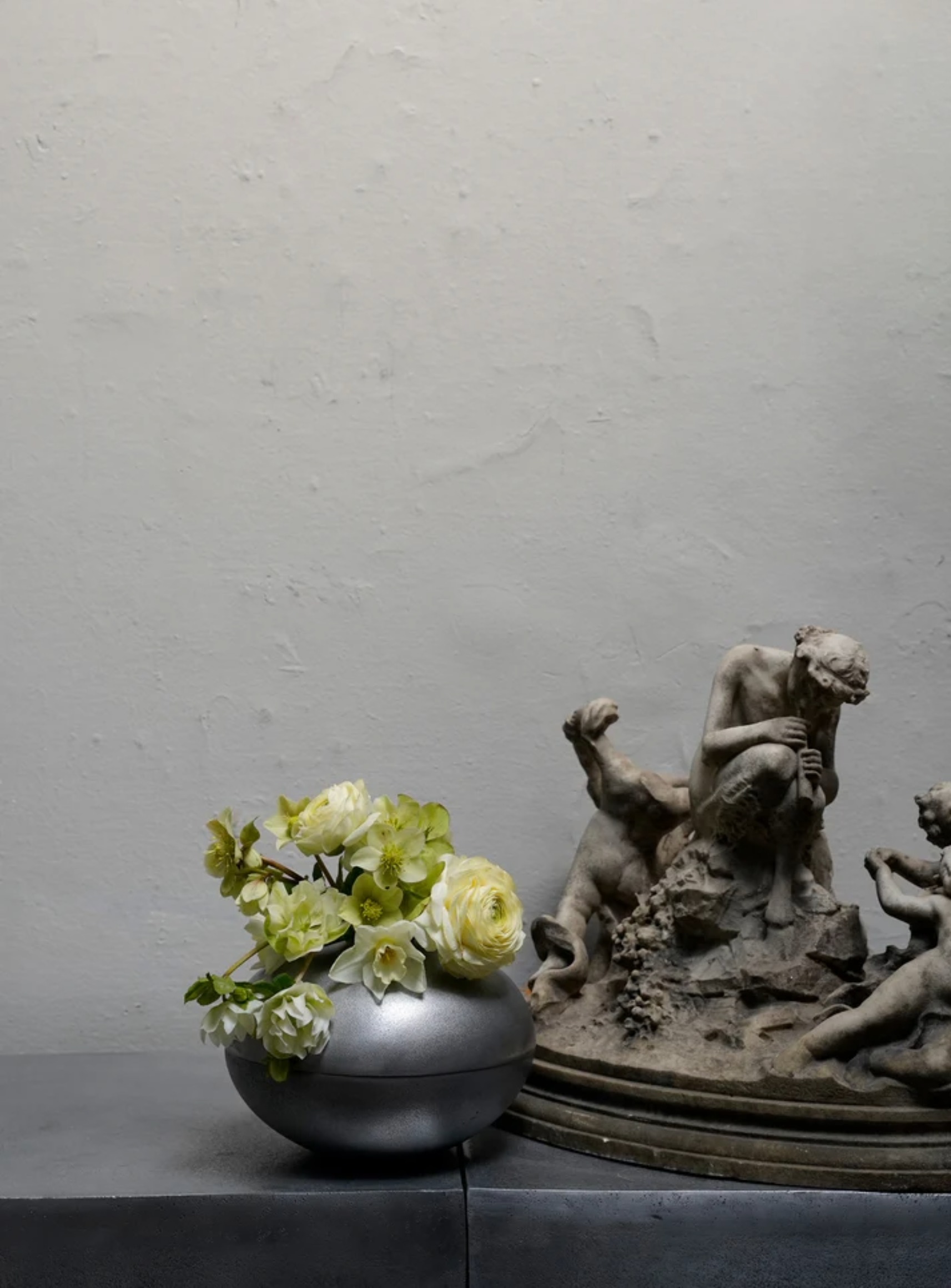 Round Aluminum Vase ( Small / Large )