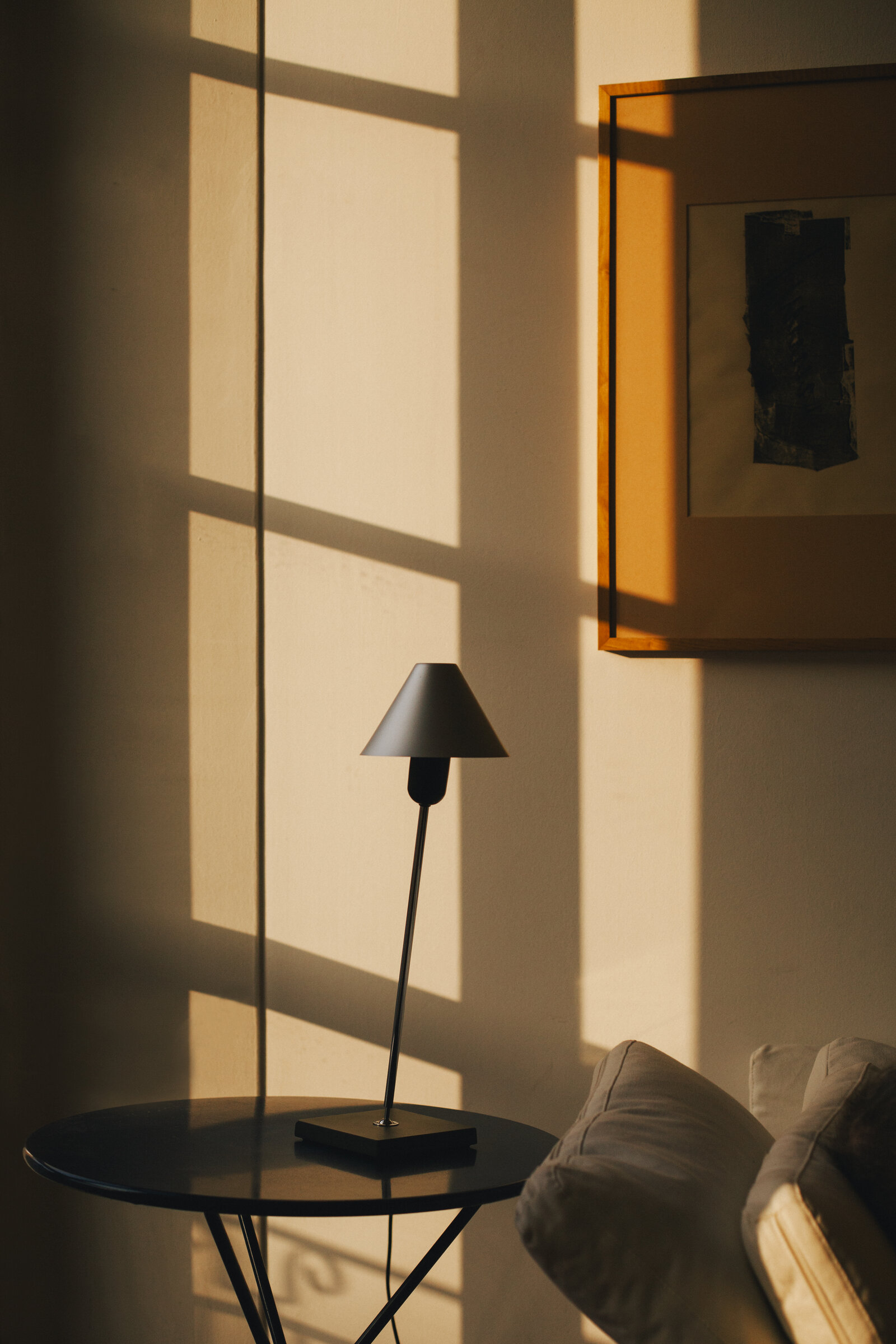Gira Table Lamp, Black Anodized Aluminum