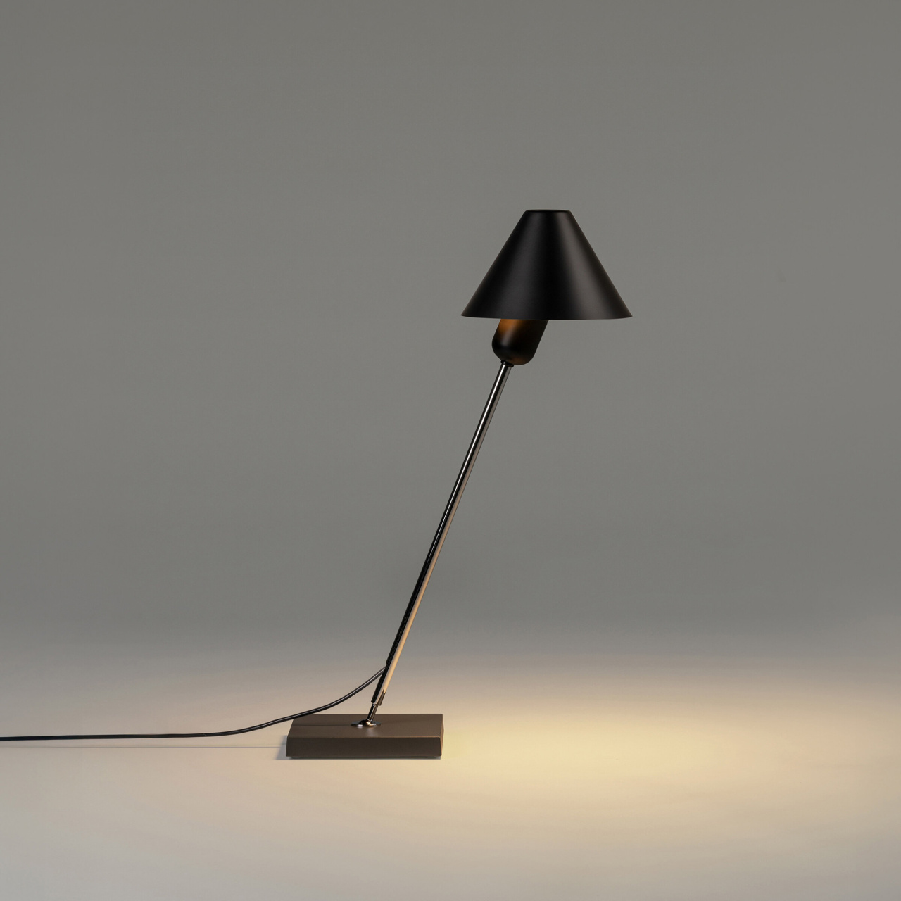 Gira Table Lamp, Black Anodized Aluminum