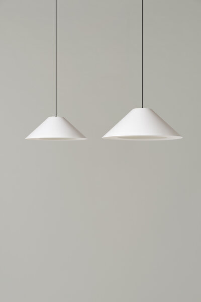 Sisisi Cónicas Planas MT4 Pendant Lamp, White Parchment