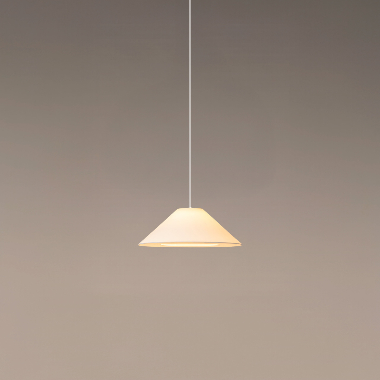 Sisisi Cónicas Planas MT4 Pendant Lamp, White Parchment