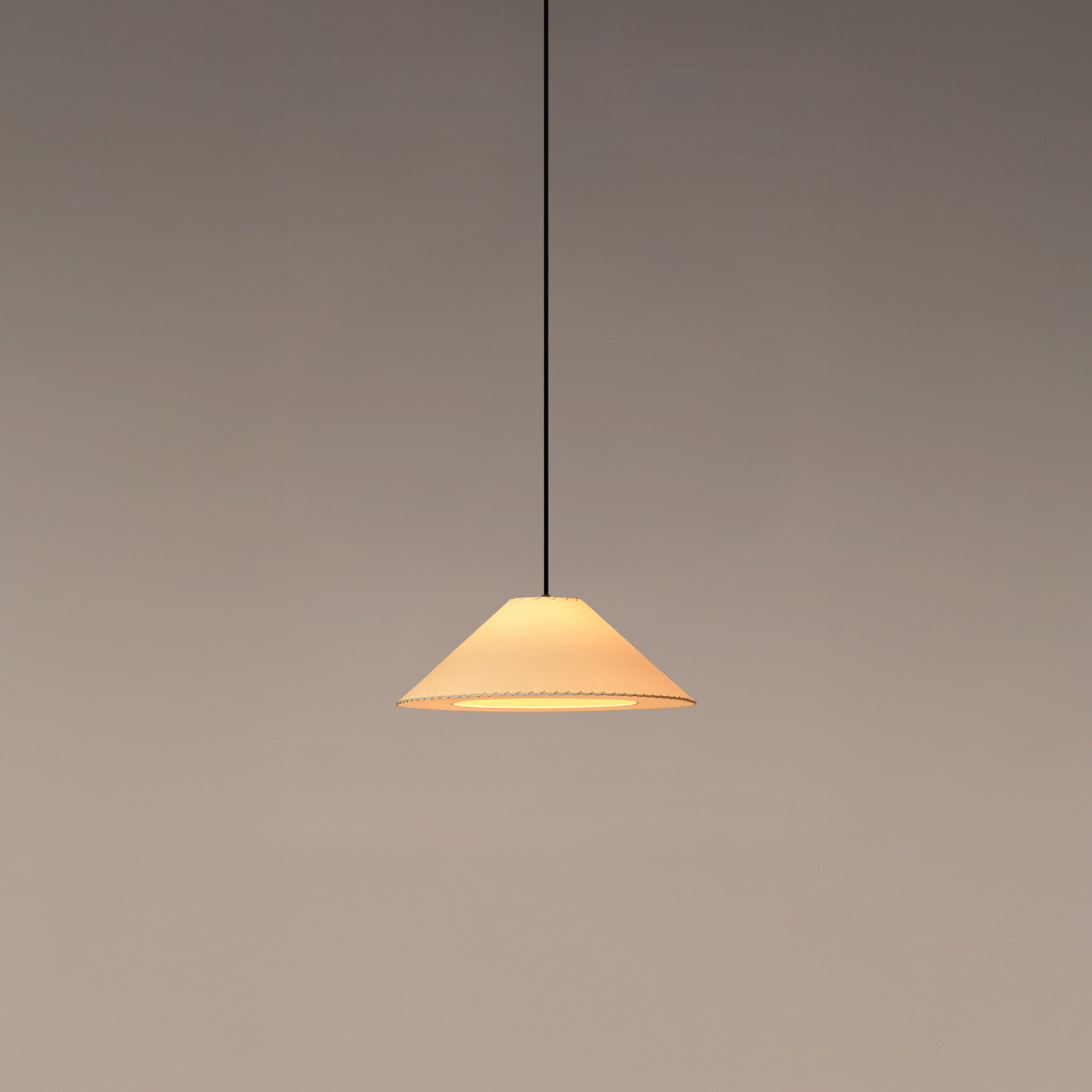 Sisisi Conicas Planas MT5 Pendant Lamp, Stitched Beige Parchment