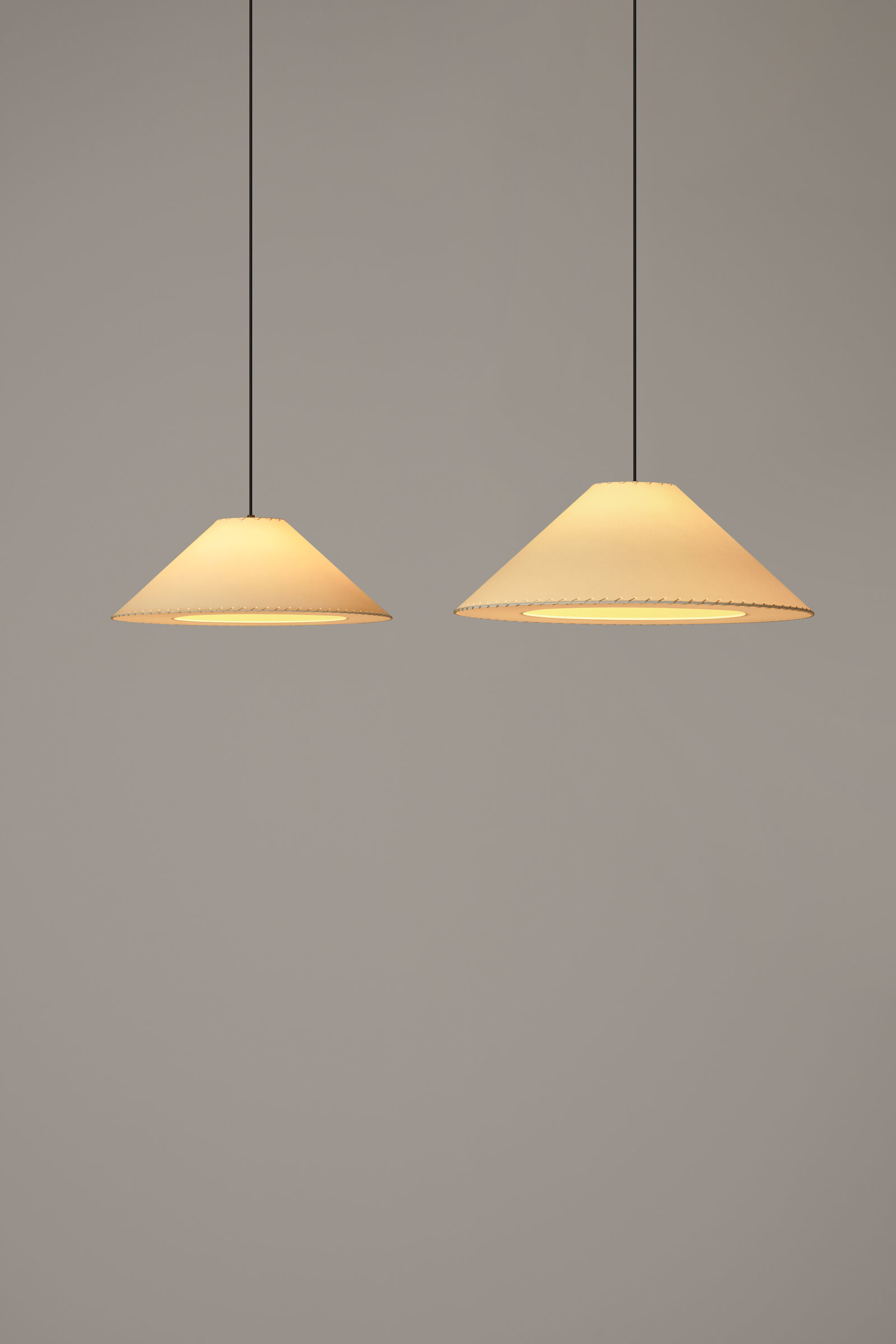 Sisisi Conicas Planas MT5 Pendant Lamp, Stitched Beige Parchment