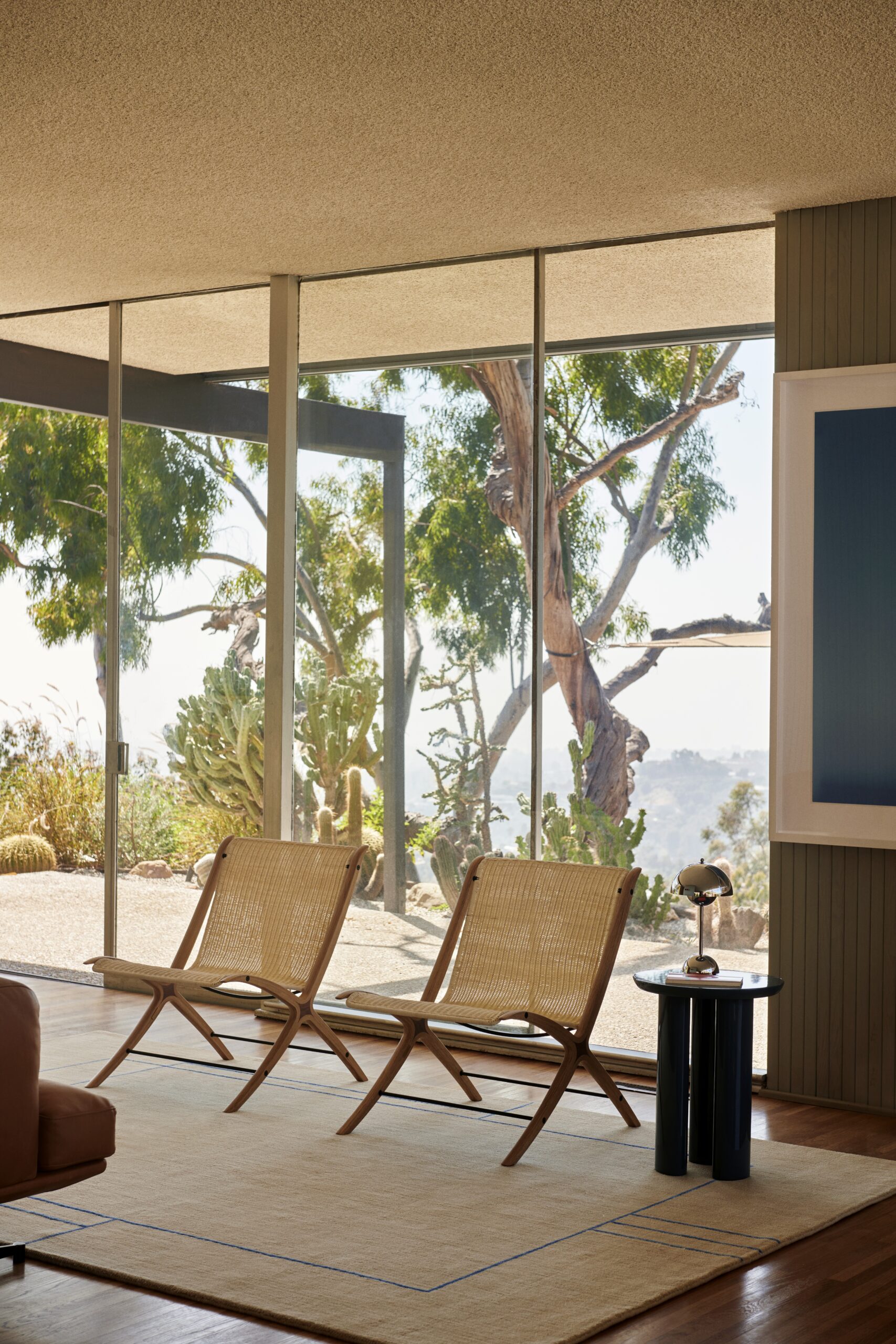 X HM10 Lounge Chair
