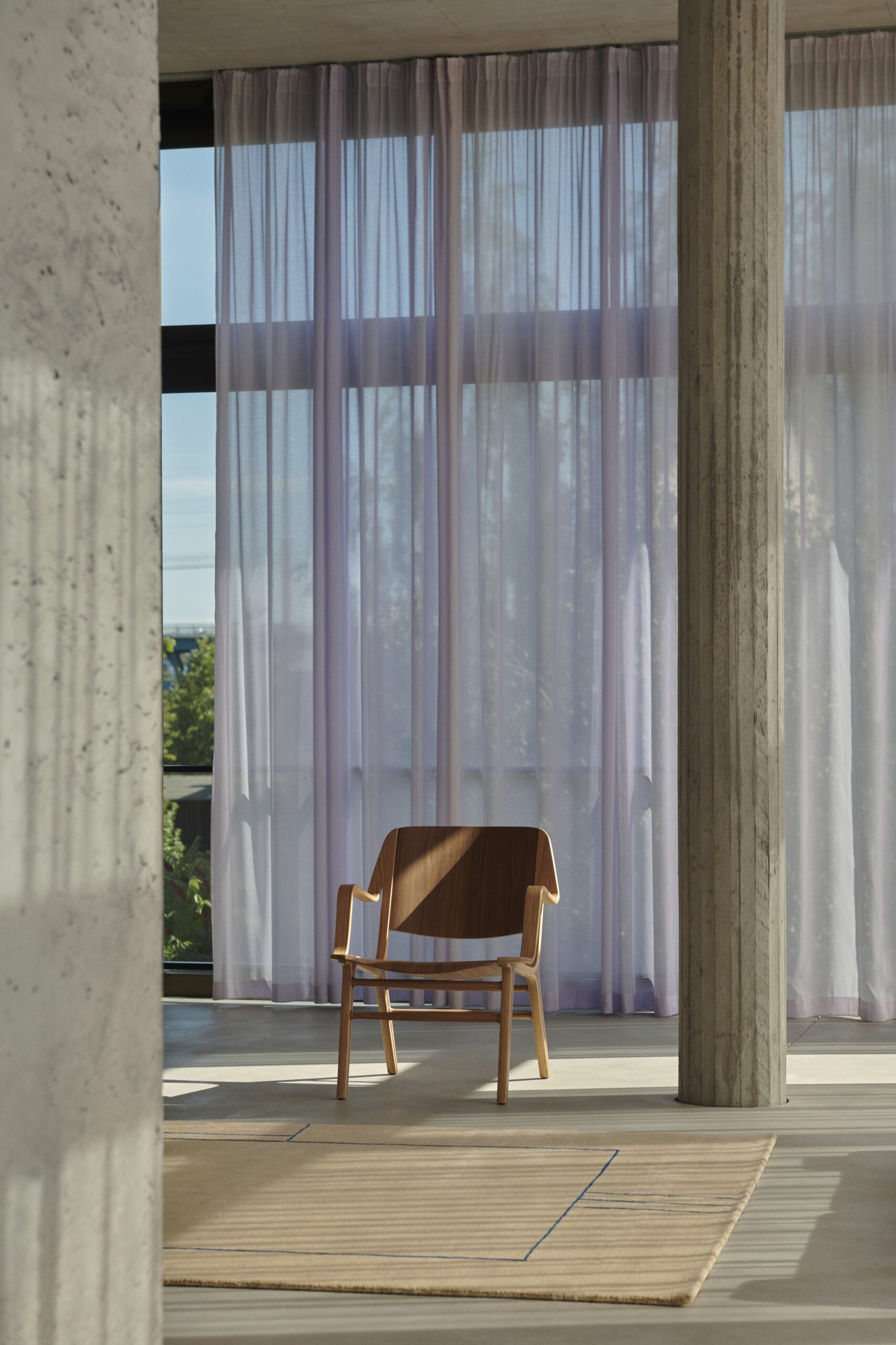 AX HM11 Lounge Chair