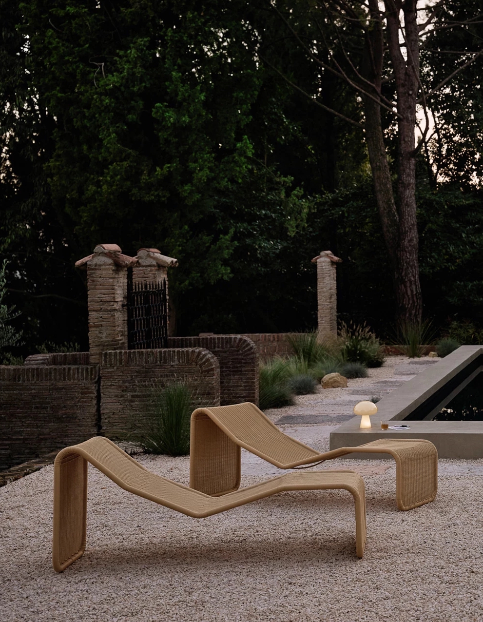 P3S Outdoor Chaise Longue, Natural Tone Base