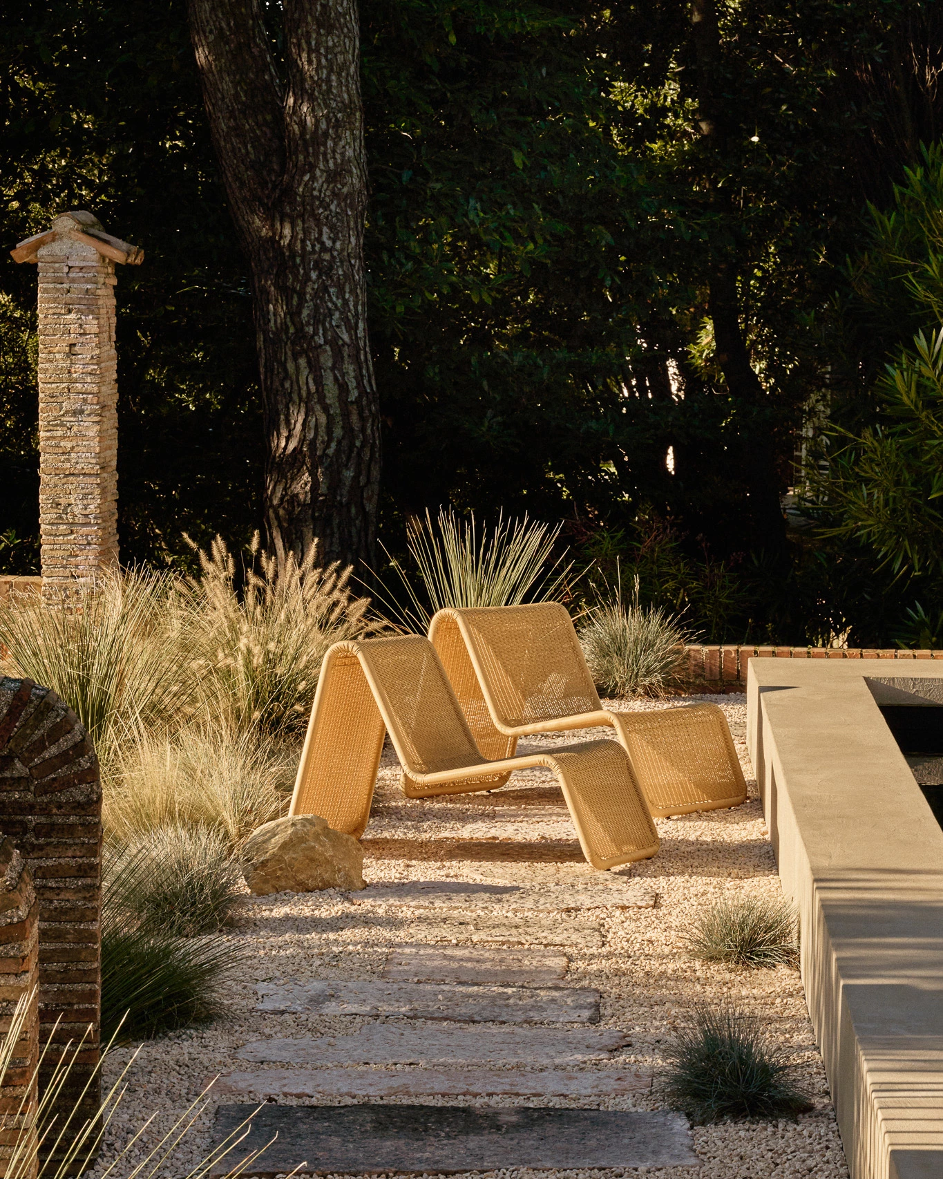 P3 Outdoor Lounge Chair, Natural Tone Base