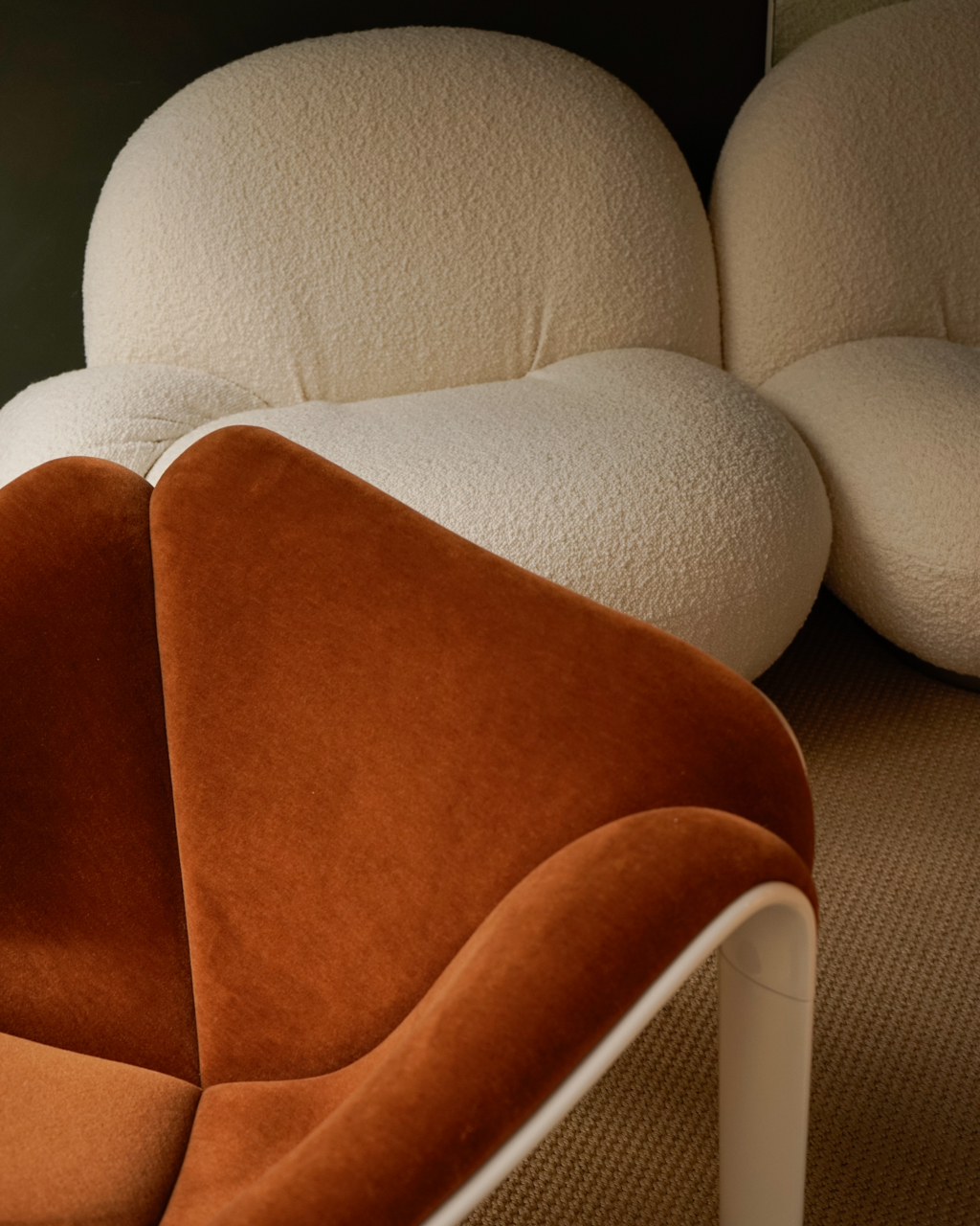 F300 Lounge Chair, Alabaster White Base (Display)