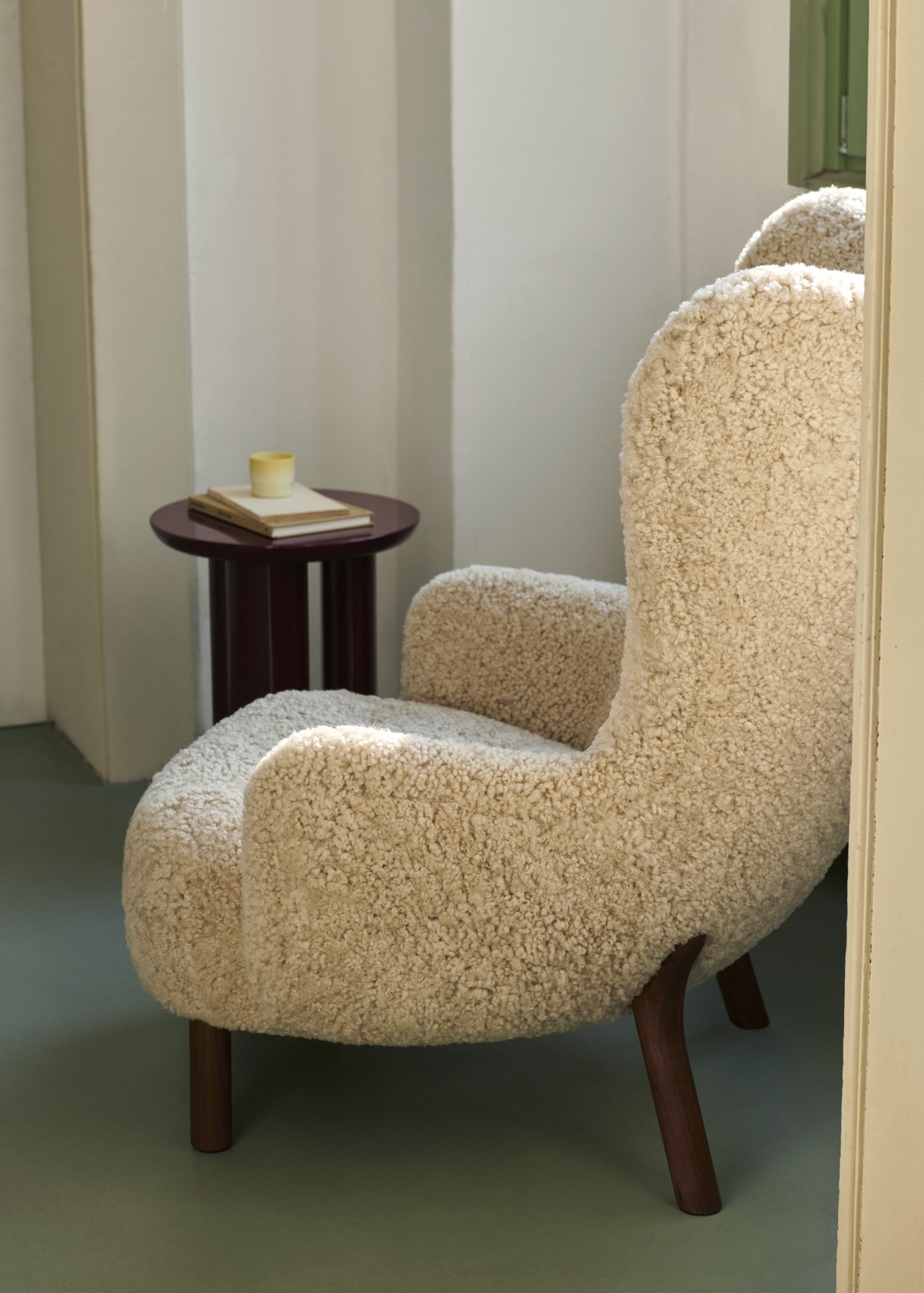 Petra Lounge Chair VB3, High Back, Sheepskin Sahara/Oiled Walnut