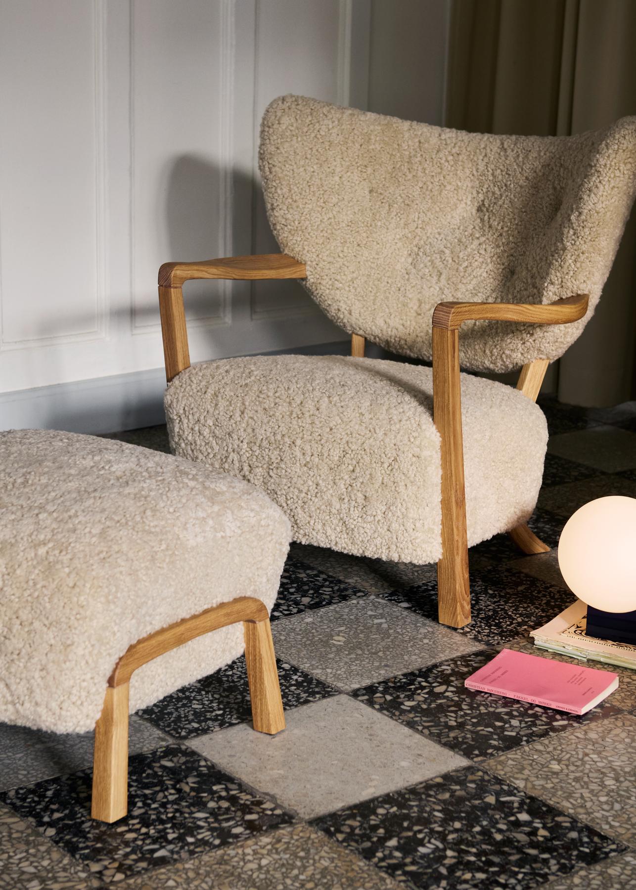 Wulff Lounge Chair ATD2, Sheepskin Moonlight / Oak